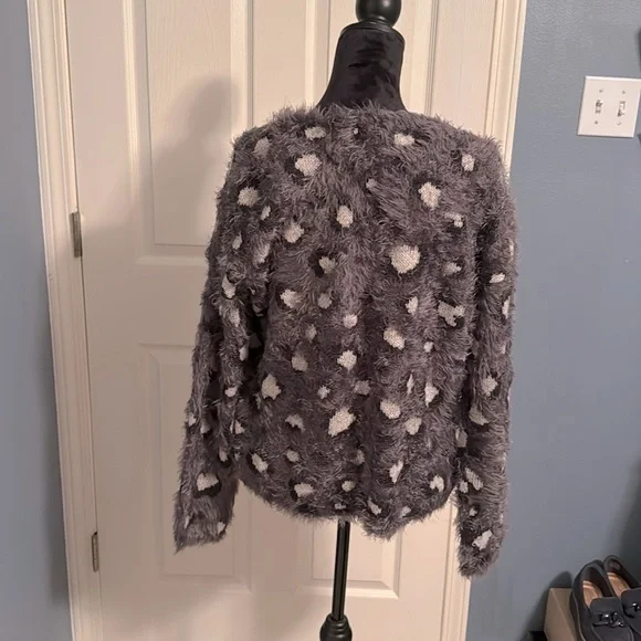 Item & Thread  Gray Eyelash Leopard Long Sleeve Sweater Size large - Picture 2 of 5